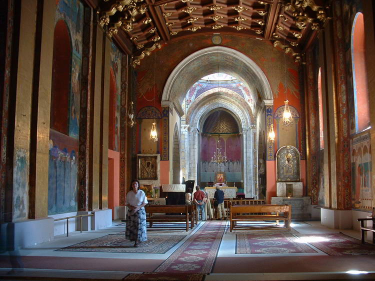 Zwrot  katedry ormiaskiej wiernym nastpi tu przed wizyt Jana Pawa II i na jego wyrane yczenie. 