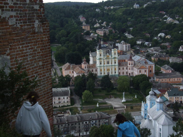 Dziewczyny! Uwaga! Tam na prawd jest wysoko! ... Z gry zamkowej Krzemieniec wyglda jak dobrze wykonana makieta.