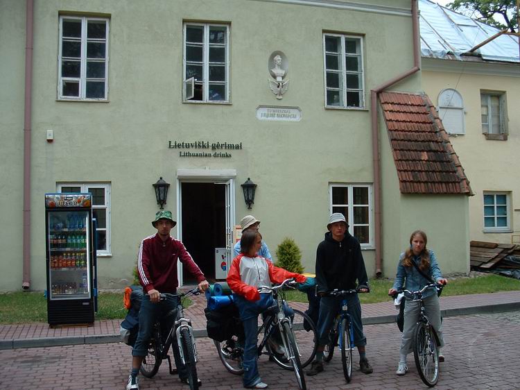 Wileski dom Sowackiego jest schowany w podwrzu, przechodzc ulic Zamkow bardzo atwo go przeoczy.